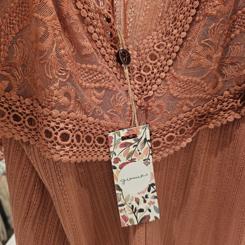 BKE gimmicks Rusty Rose Crochet Cold-Shoulder Blouse Medium New Top NWT - Picture 12 of 14